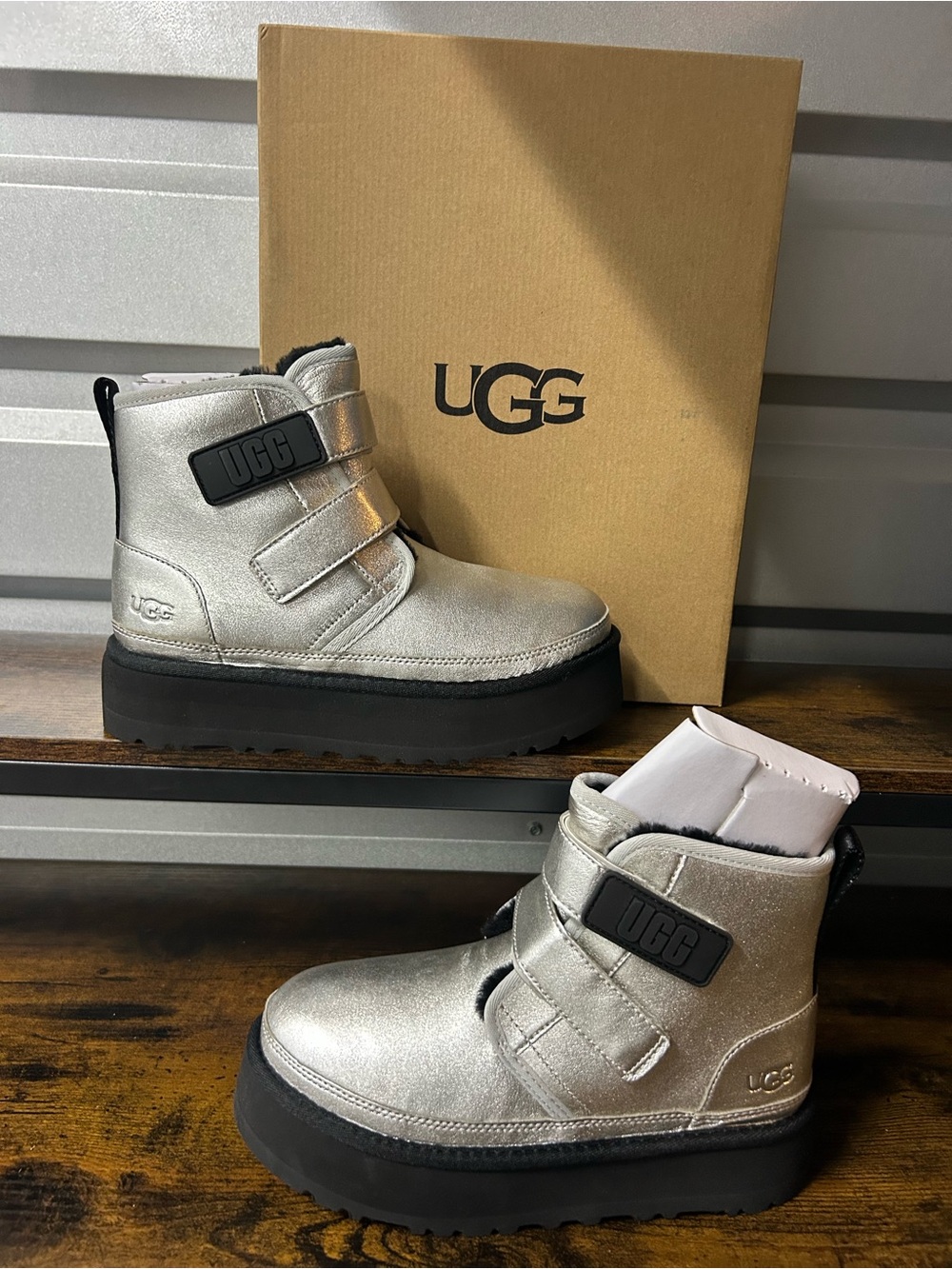 UGG K Neumel Platform Leather Silver Metallic Boots Youth Girls US 4 EU 36